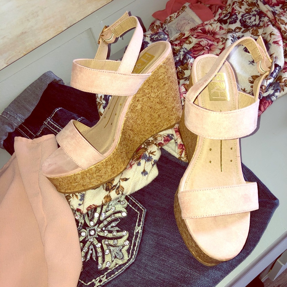 Rose gold sheer shirt and matching shoes an jeans